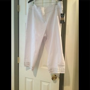 *PLUS* ZAC & RACHEL White Capri size 20 w